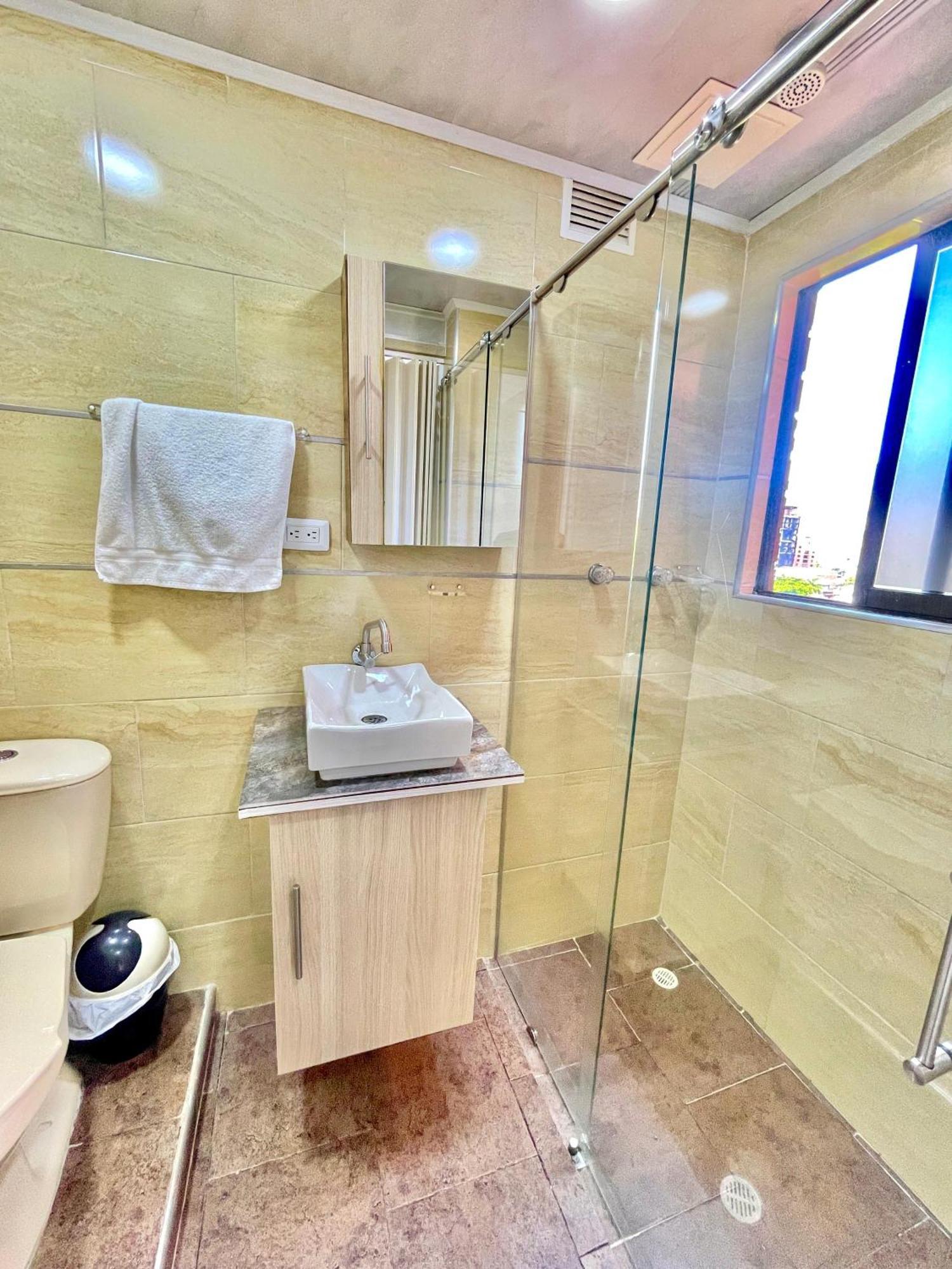 Hotel Torre Primavera Меделин Екстериор снимка