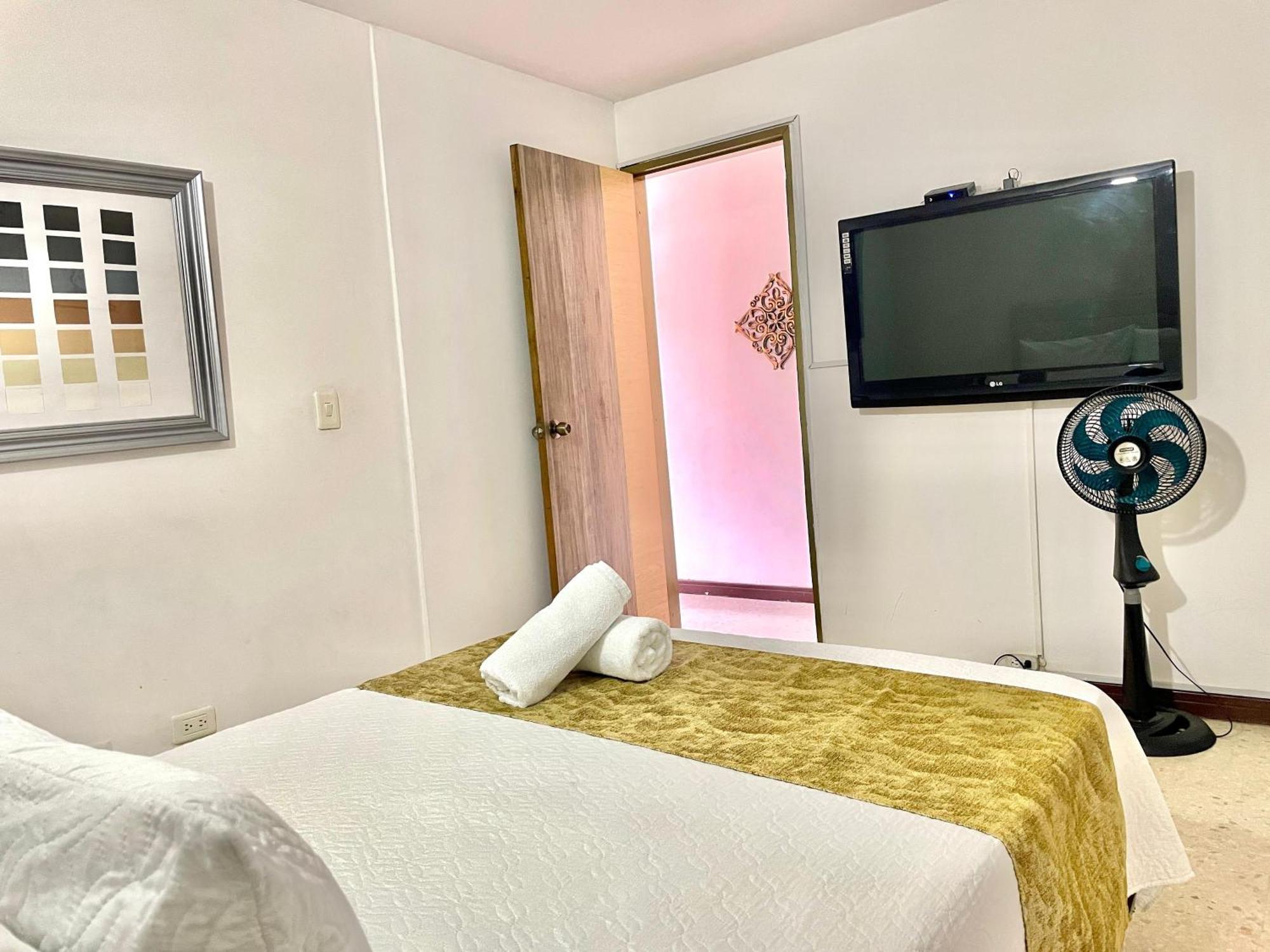 Hotel Torre Primavera Меделин Екстериор снимка