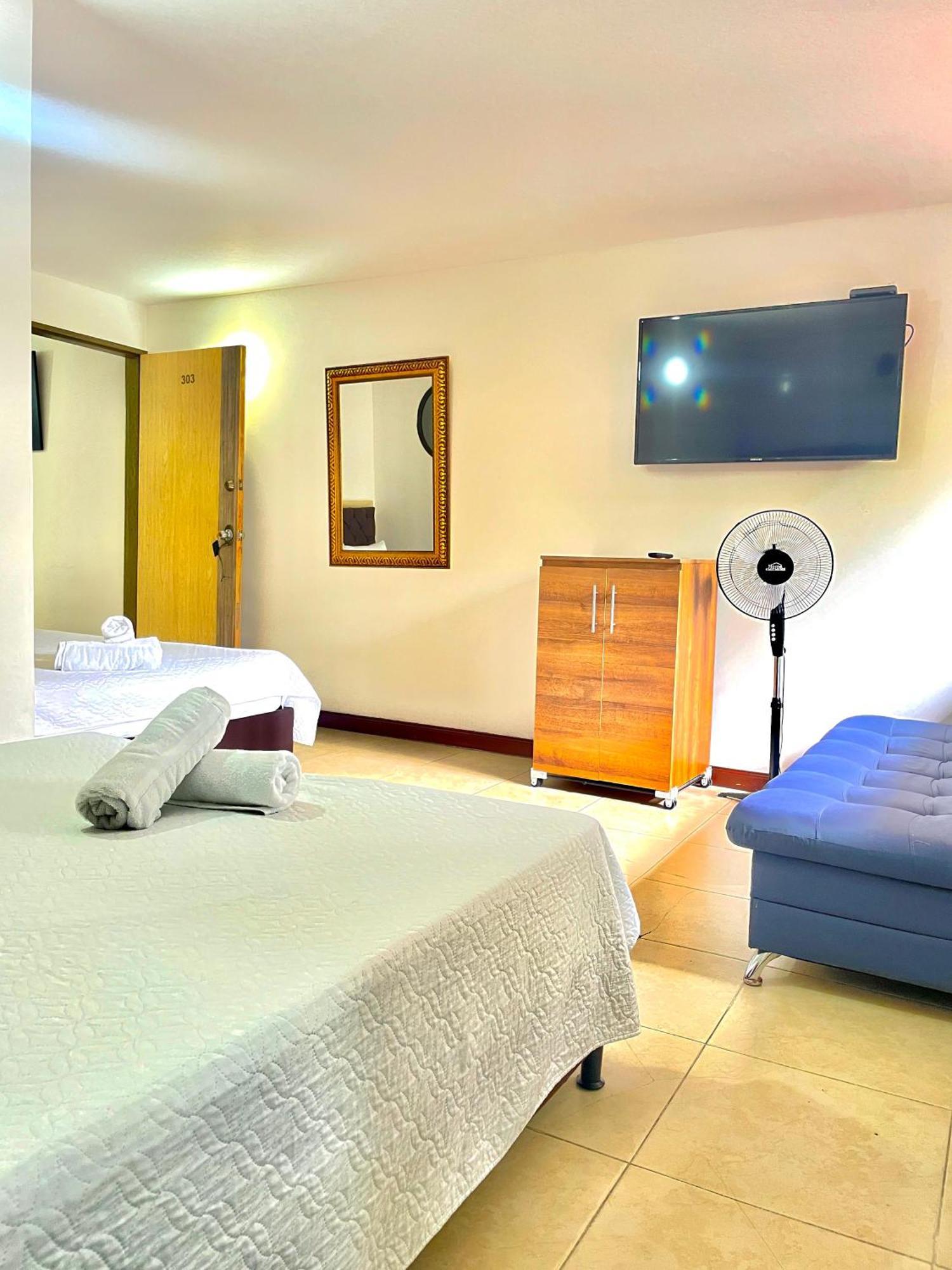 Hotel Torre Primavera Меделин Екстериор снимка