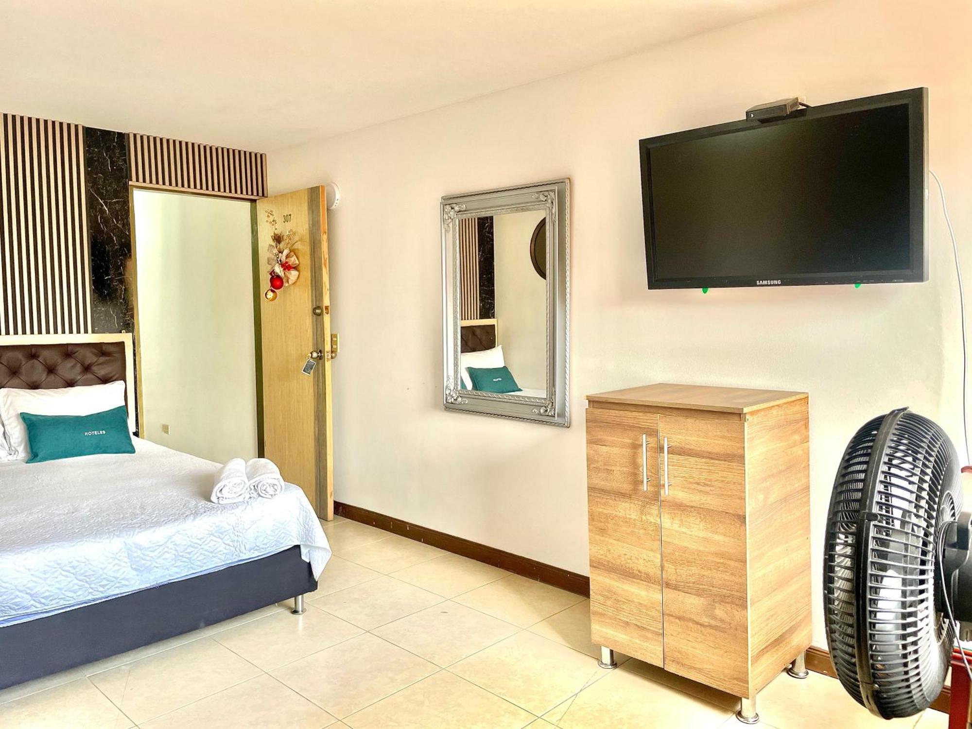 Hotel Torre Primavera Меделин Екстериор снимка